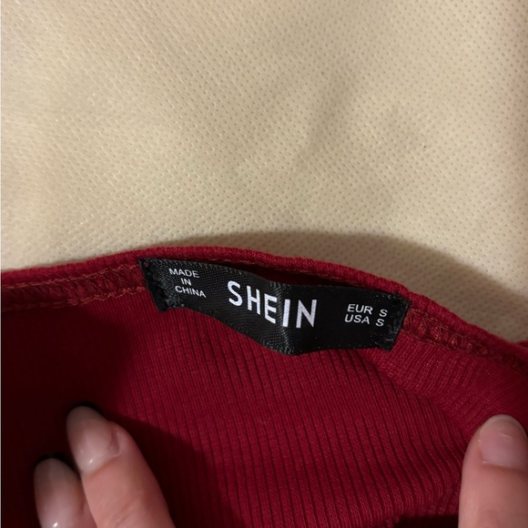 Red tank - Picture 2 of 4